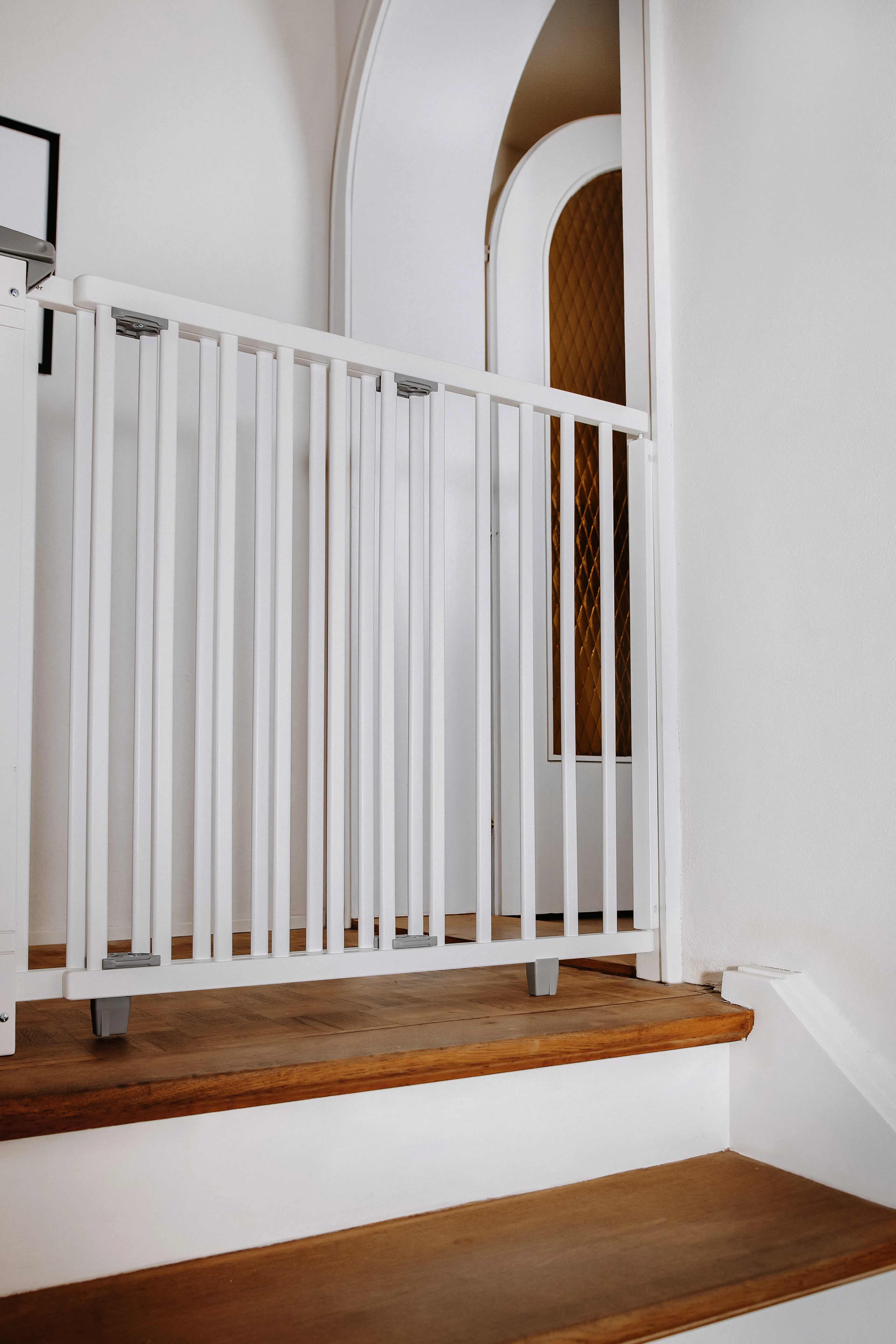 Barrière d' escalier 2733/2735 pour ouvertures de 67 à 135 cm en bois